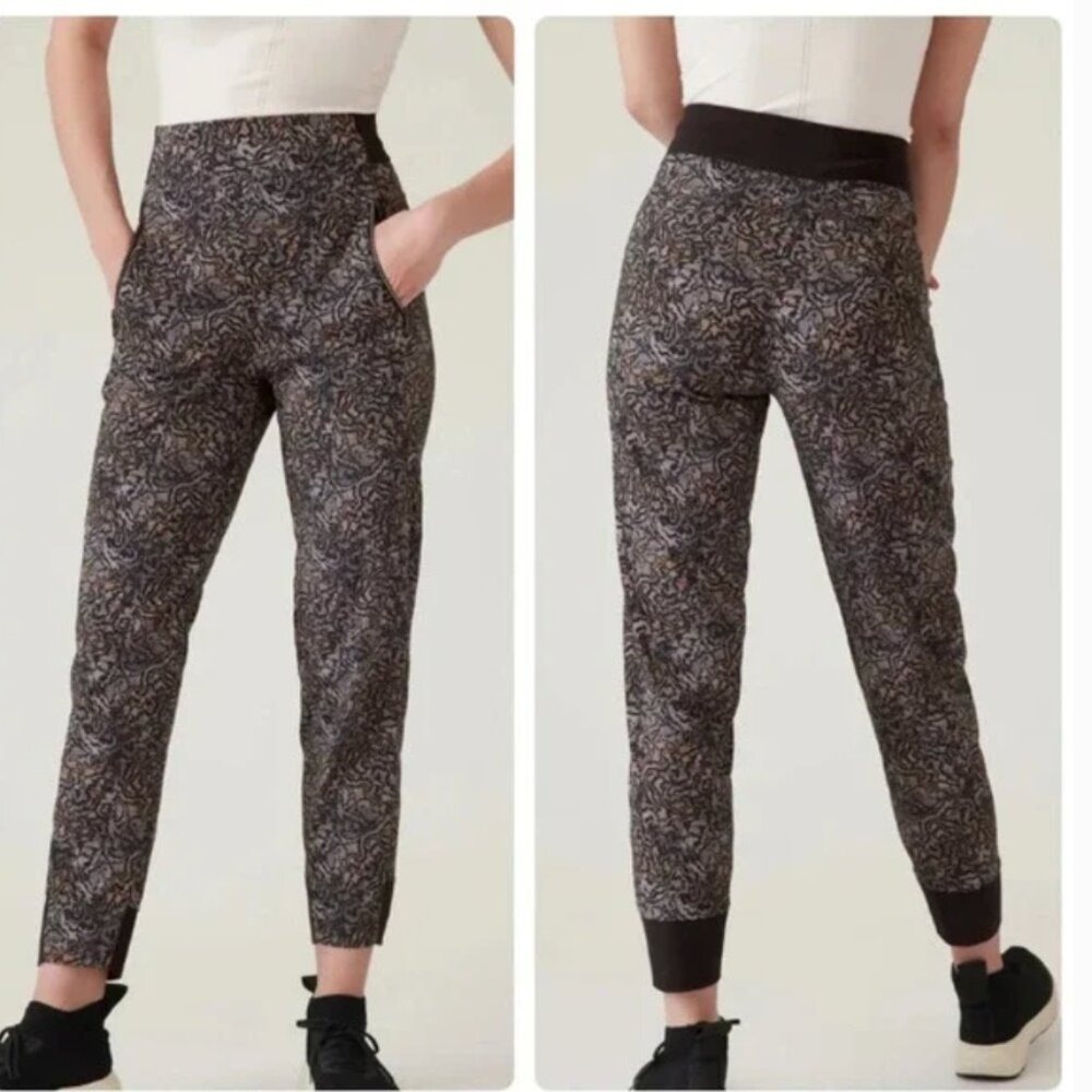 Athleta Trekkie North High Rise Jogger size 6